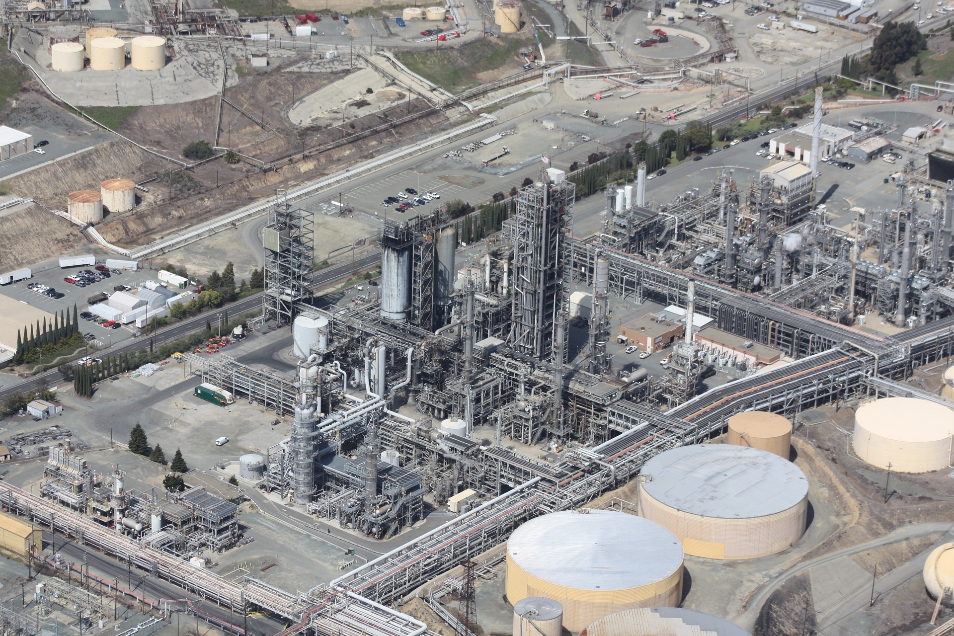 https://vpn.horasis.org/wp-content/uploads/2023/02/refinery-gfe7489889_1920.jpg
